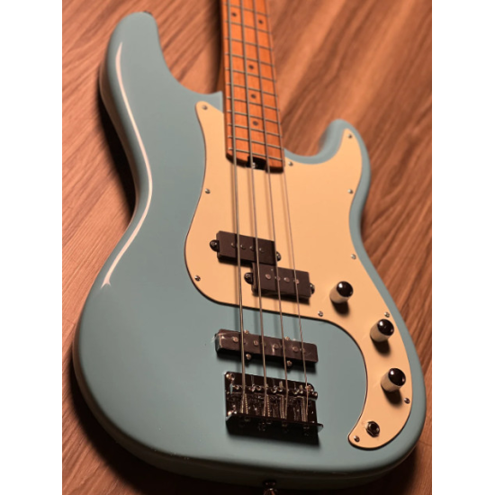 SQOE SPJ600 Roasted Maple Series in Sonic Blue Electric Bass