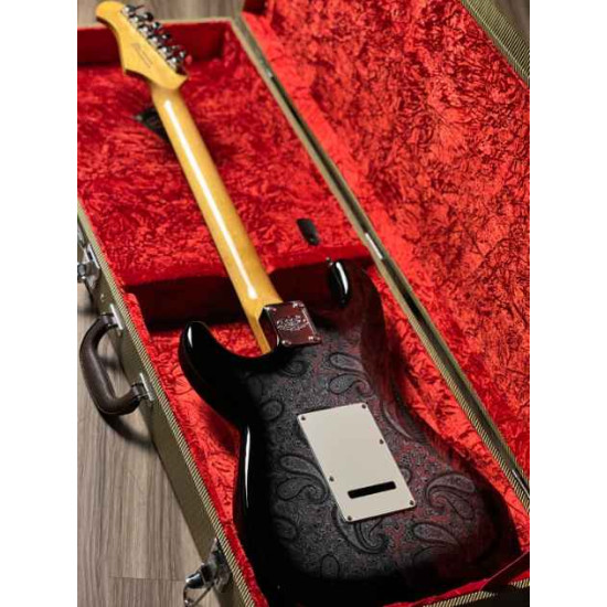 SQOE SEST1100 HSS Custom Shop Series in Black Paisley Limited Edition with Hardshell Case